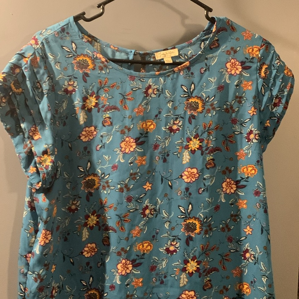 Lily White sleeveless top. - Picture 3 of 5